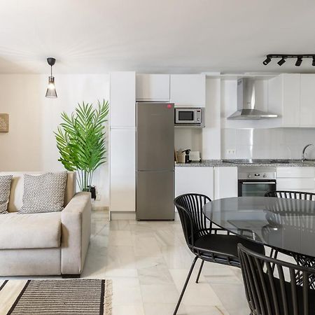 Caleta Homes - Apartamentos Pompidou Malaga Luaran gambar