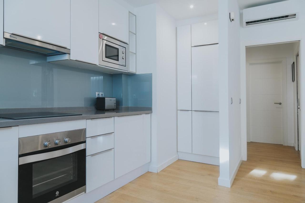 Caleta Homes - Apartamentos Pompidou Malaga Luaran gambar