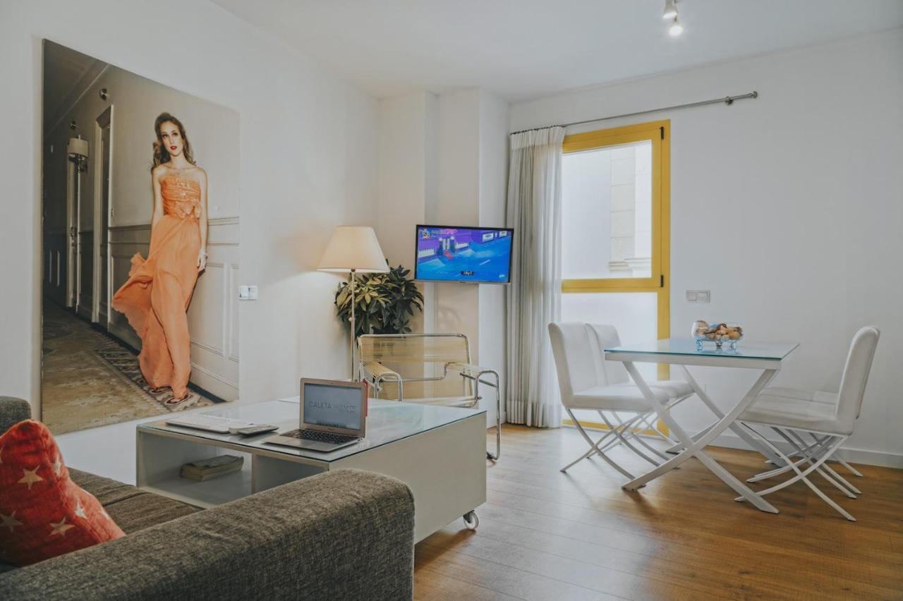 Caleta Homes - Apartamentos Pompidou Malaga Luaran gambar