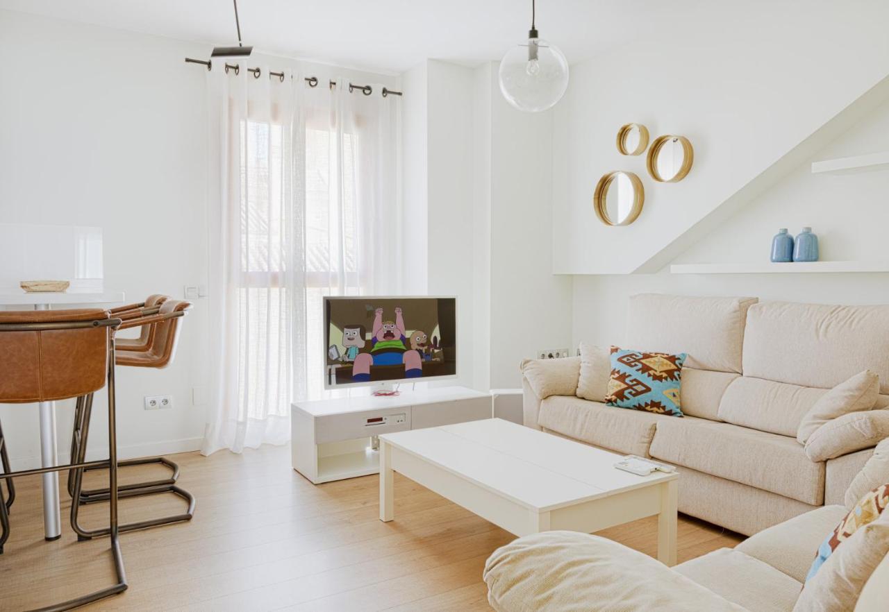 Caleta Homes - Apartamentos Pompidou Malaga Luaran gambar