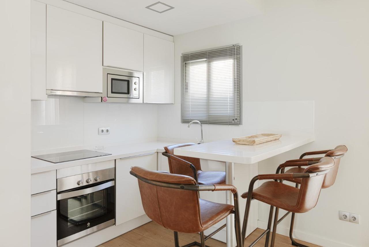 Caleta Homes - Apartamentos Pompidou Malaga Luaran gambar
