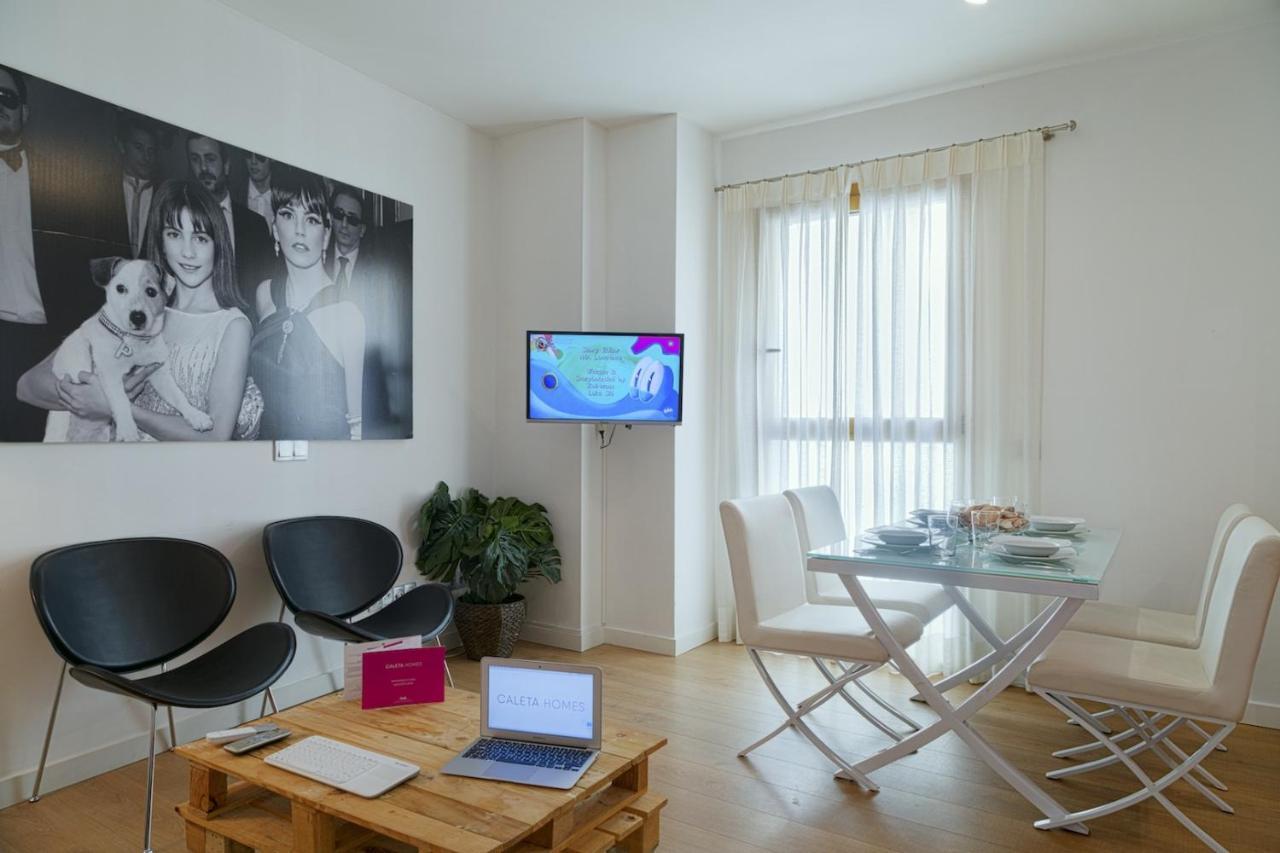 Caleta Homes - Apartamentos Pompidou Malaga Luaran gambar