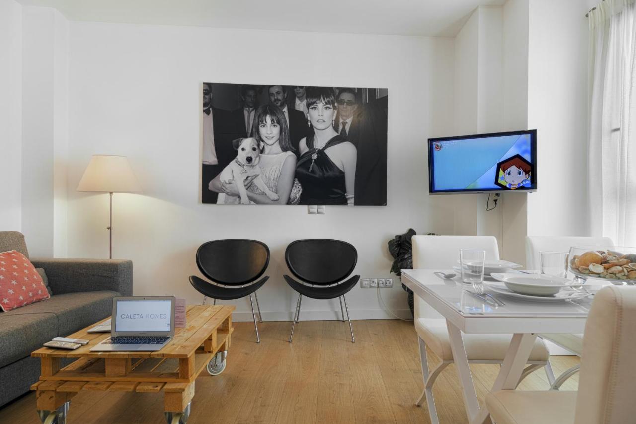Caleta Homes - Apartamentos Pompidou Malaga Luaran gambar