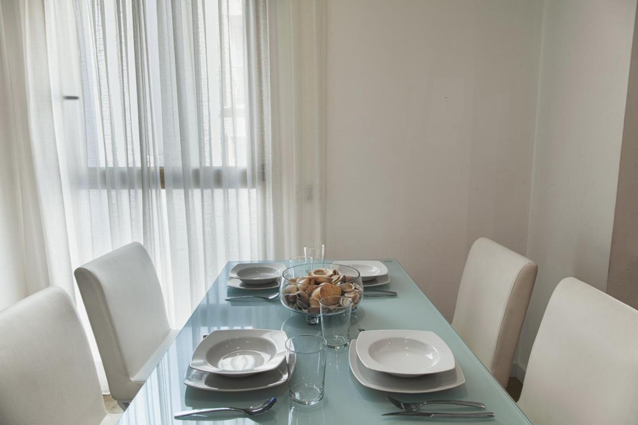 Caleta Homes - Apartamentos Pompidou Malaga Luaran gambar
