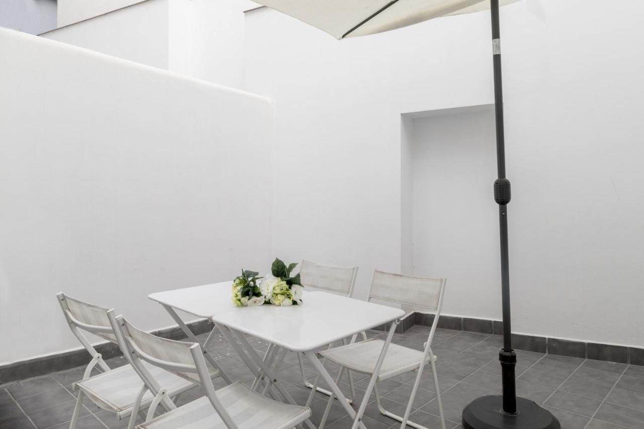 Caleta Homes - Apartamentos Pompidou Malaga Luaran gambar