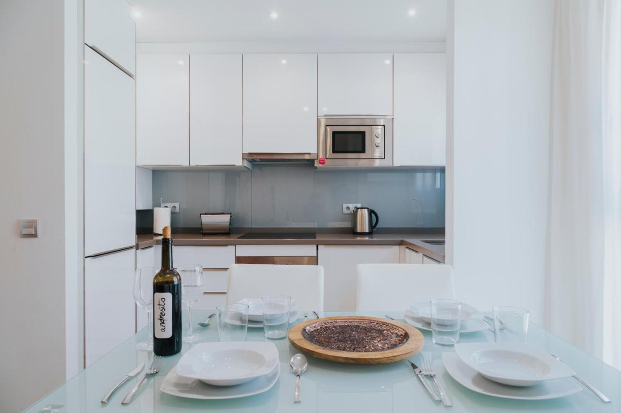 Caleta Homes - Apartamentos Pompidou Malaga Luaran gambar