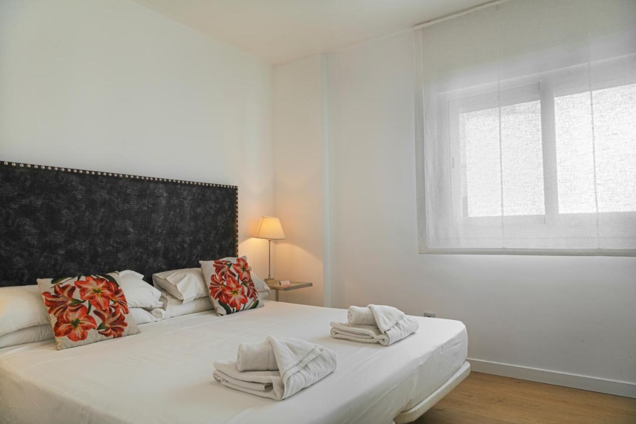 Caleta Homes - Apartamentos Pompidou Malaga Luaran gambar