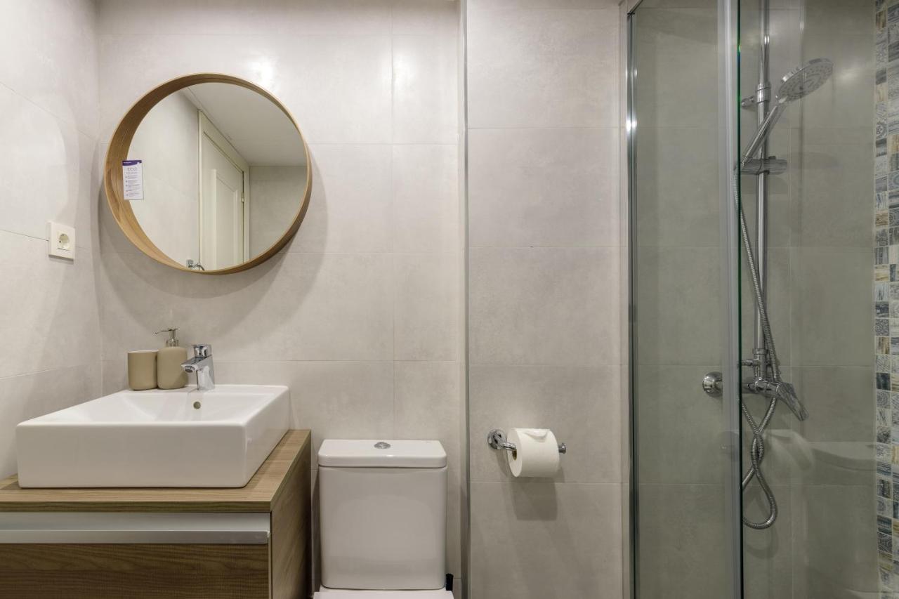 Caleta Homes - Apartamentos Pompidou Malaga Luaran gambar