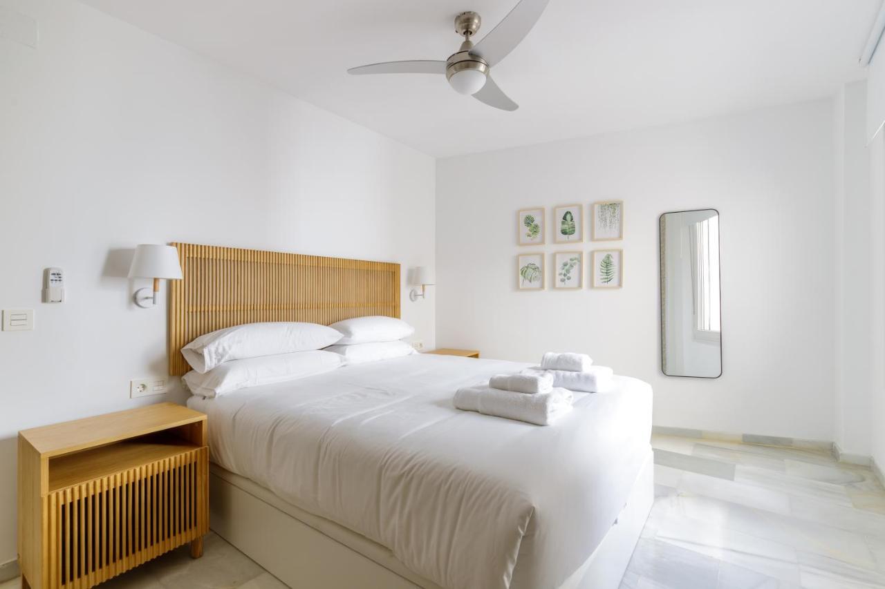 Caleta Homes - Apartamentos Pompidou Malaga Luaran gambar