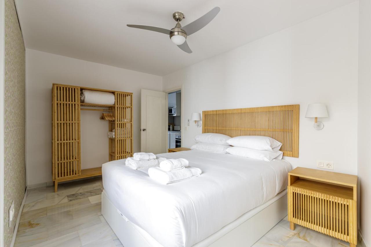 Caleta Homes - Apartamentos Pompidou Malaga Luaran gambar