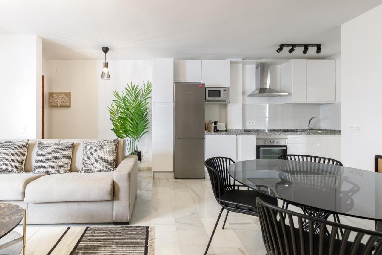 Caleta Homes - Apartamentos Pompidou Malaga Luaran gambar