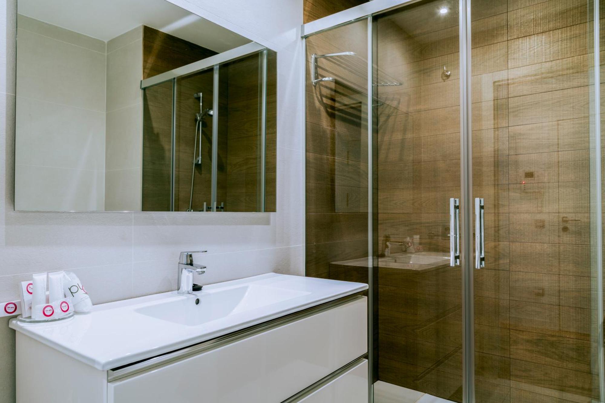 Caleta Homes - Apartamentos Pompidou Malaga Bilik gambar