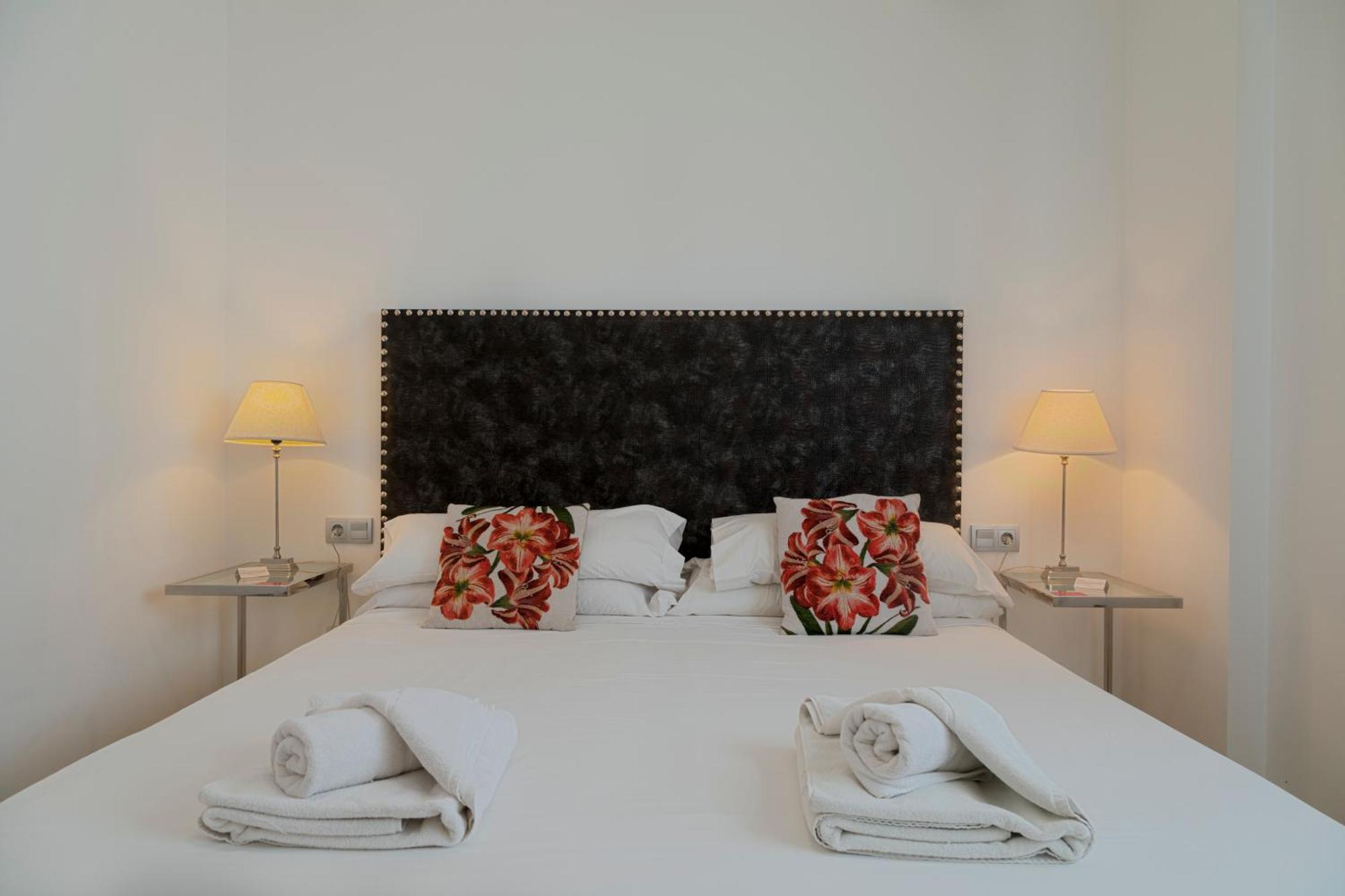 Caleta Homes - Apartamentos Pompidou Malaga Bilik gambar