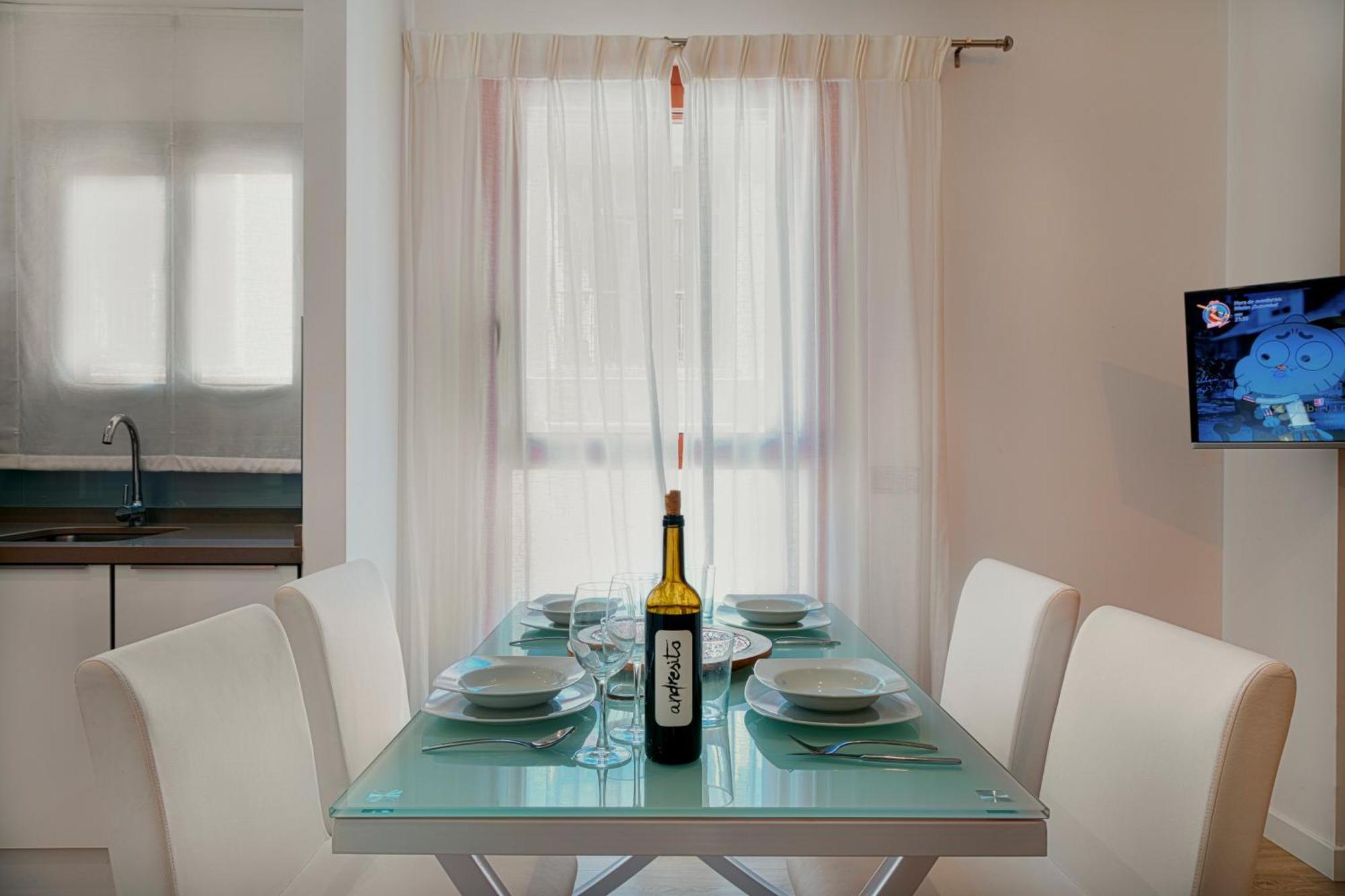 Caleta Homes - Apartamentos Pompidou Malaga Bilik gambar